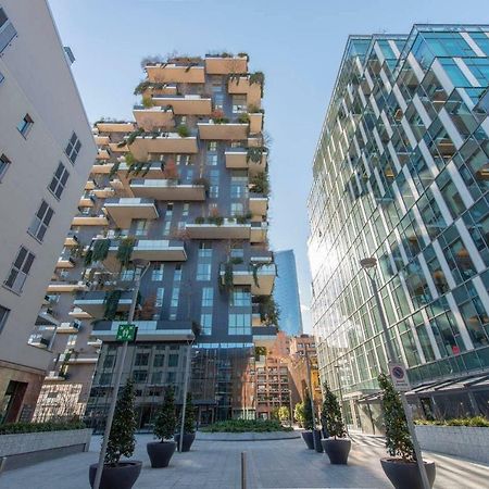 Joivy 1Br Apt In Isola With Stunning View To Bosco Verticale Milan Bagian luar foto