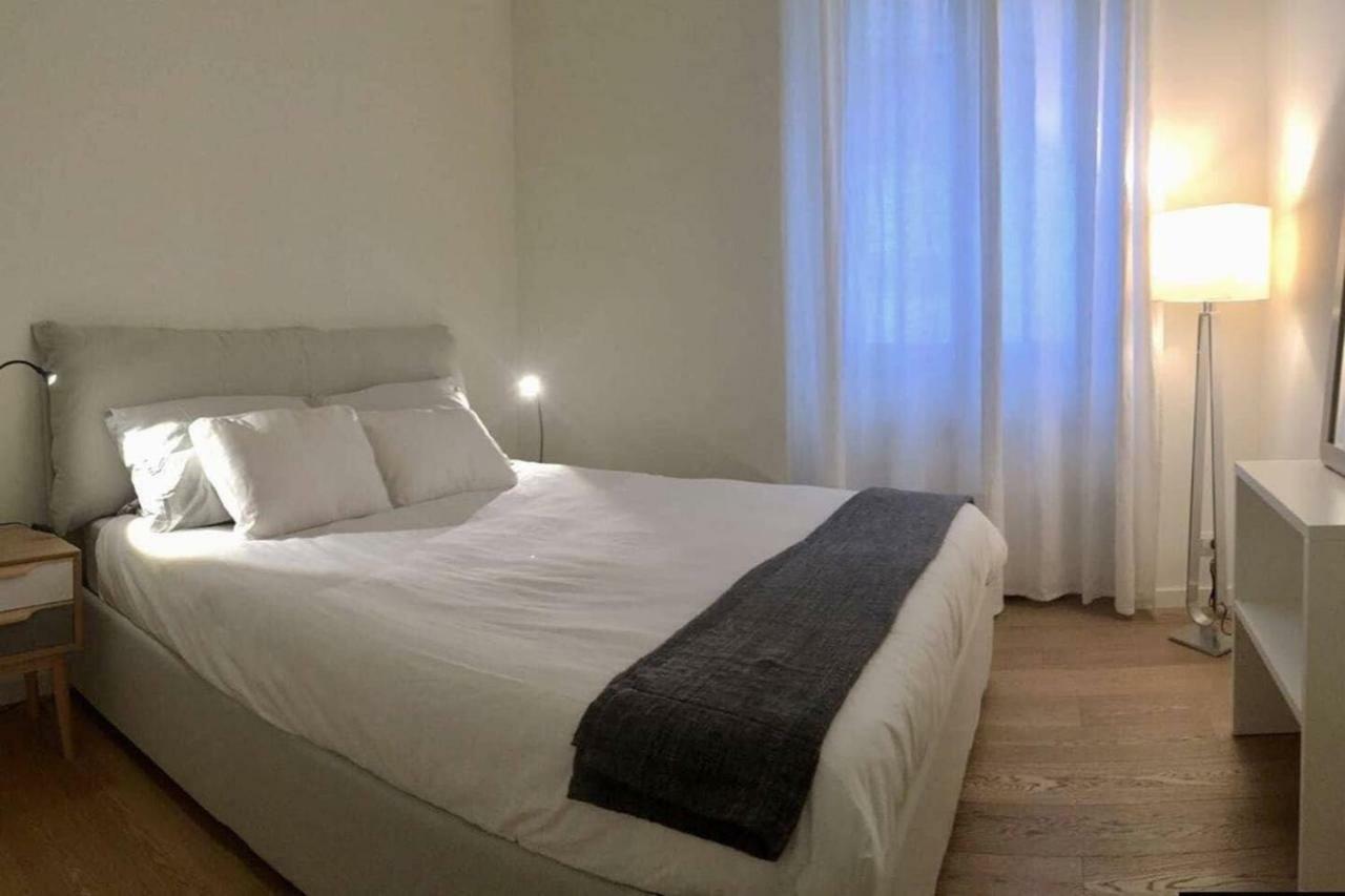 Joivy 1Br Apt In Isola With Stunning View To Bosco Verticale Milan Bagian luar foto