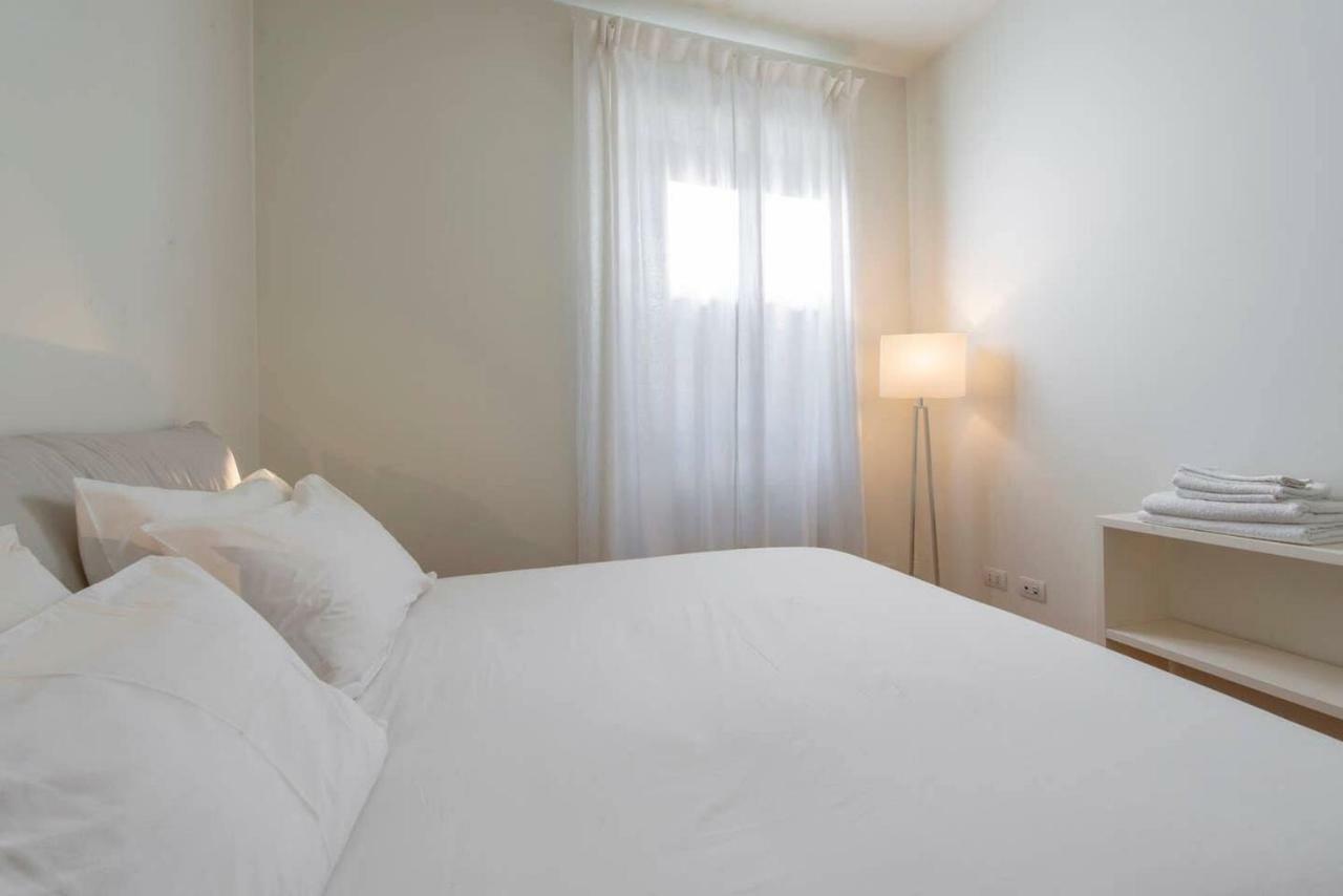 Joivy 1Br Apt In Isola With Stunning View To Bosco Verticale Milan Bagian luar foto