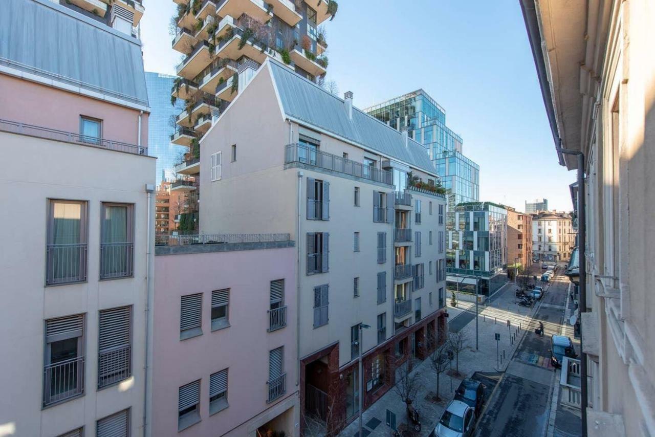 Joivy 1Br Apt In Isola With Stunning View To Bosco Verticale Milan Bagian luar foto