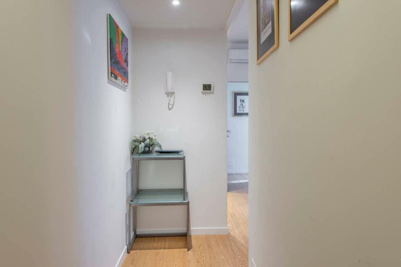 Joivy 1Br Apt In Isola With Stunning View To Bosco Verticale Milan Bagian luar foto