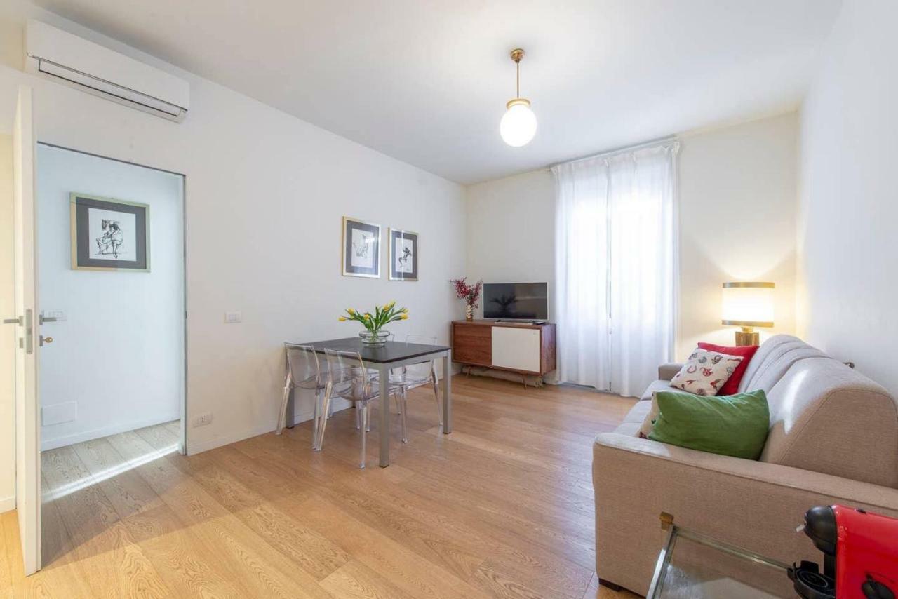 Joivy 1Br Apt In Isola With Stunning View To Bosco Verticale Milan Bagian luar foto