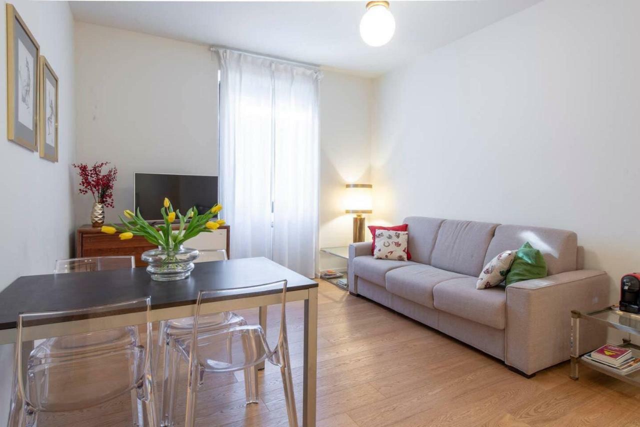 Joivy 1Br Apt In Isola With Stunning View To Bosco Verticale Milan Bagian luar foto