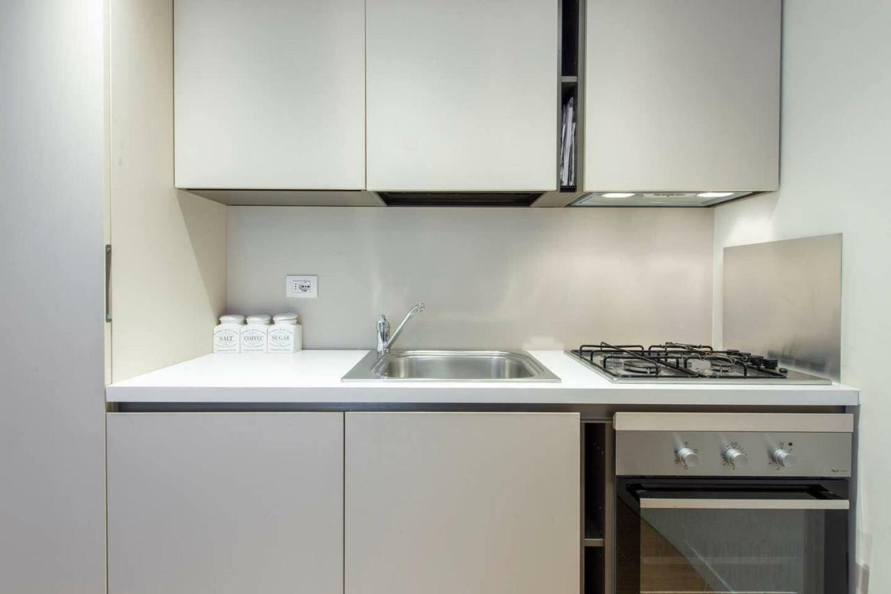 Joivy 1Br Apt In Isola With Stunning View To Bosco Verticale Milan Bagian luar foto