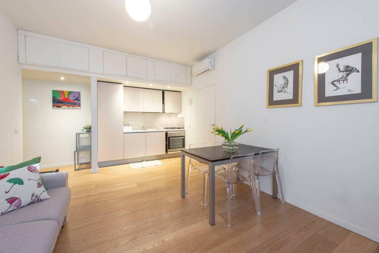 Joivy 1Br Apt In Isola With Stunning View To Bosco Verticale Milan Bagian luar foto