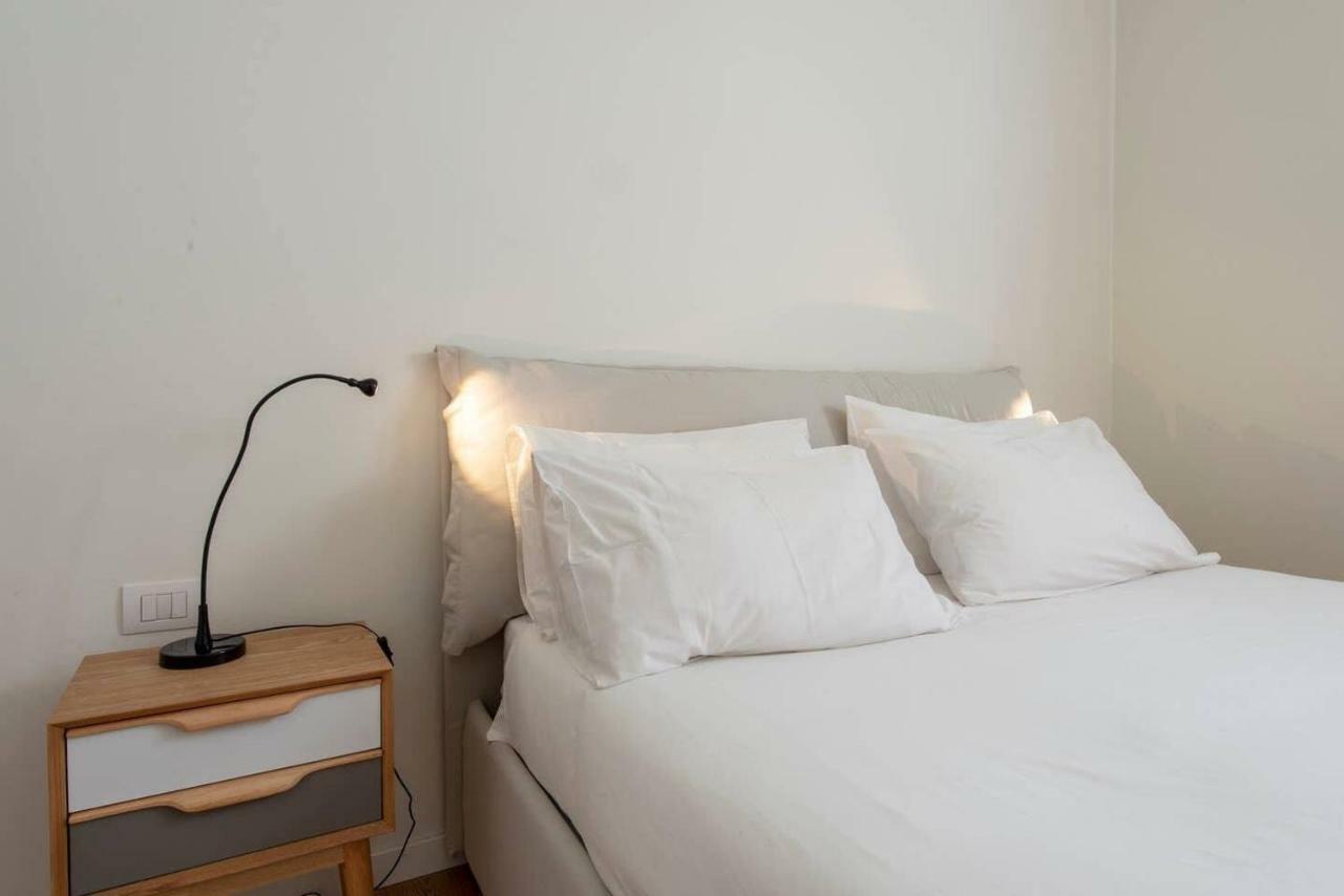 Joivy 1Br Apt In Isola With Stunning View To Bosco Verticale Milan Bagian luar foto